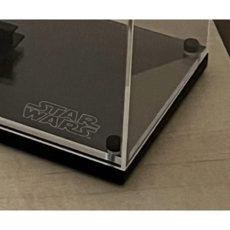 Close up of the corner for the Acrylic Display Cover for EFX Star Wars Lightsabers & Collectables